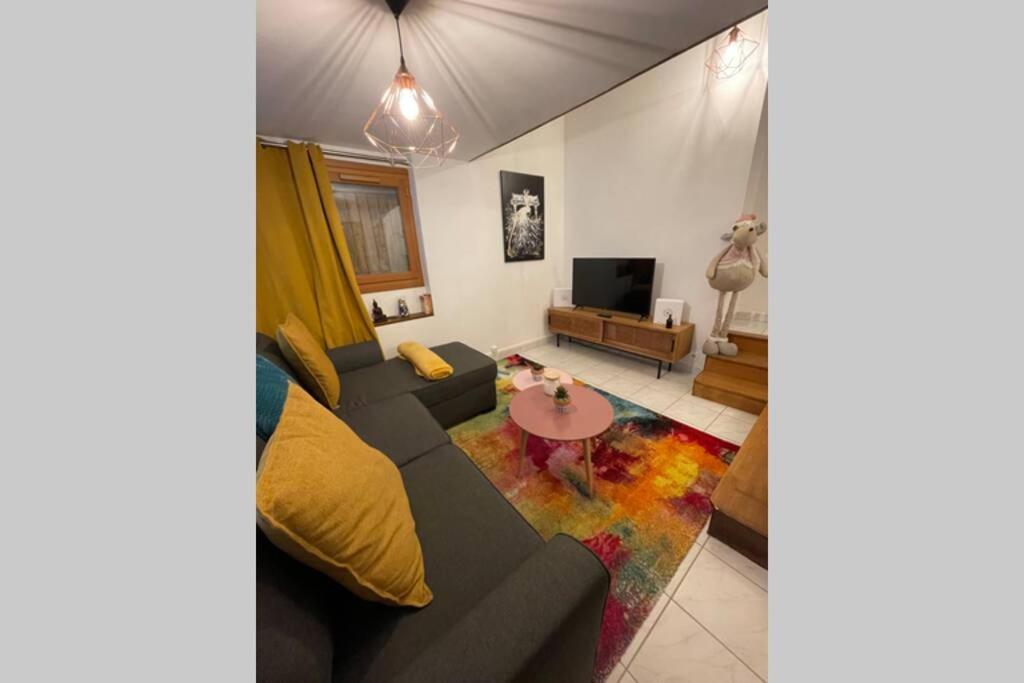 Appartement  La vie est belle  au cœur de Sézanne Extérieur photo